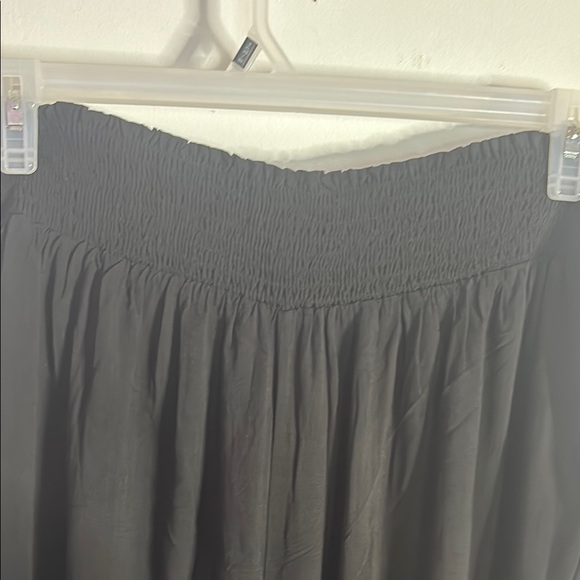 Black Women's Wide-Leg Pants - Picture 8 of 11